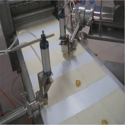 百葉包定量注餡機，定量精準，誤差小，效率高